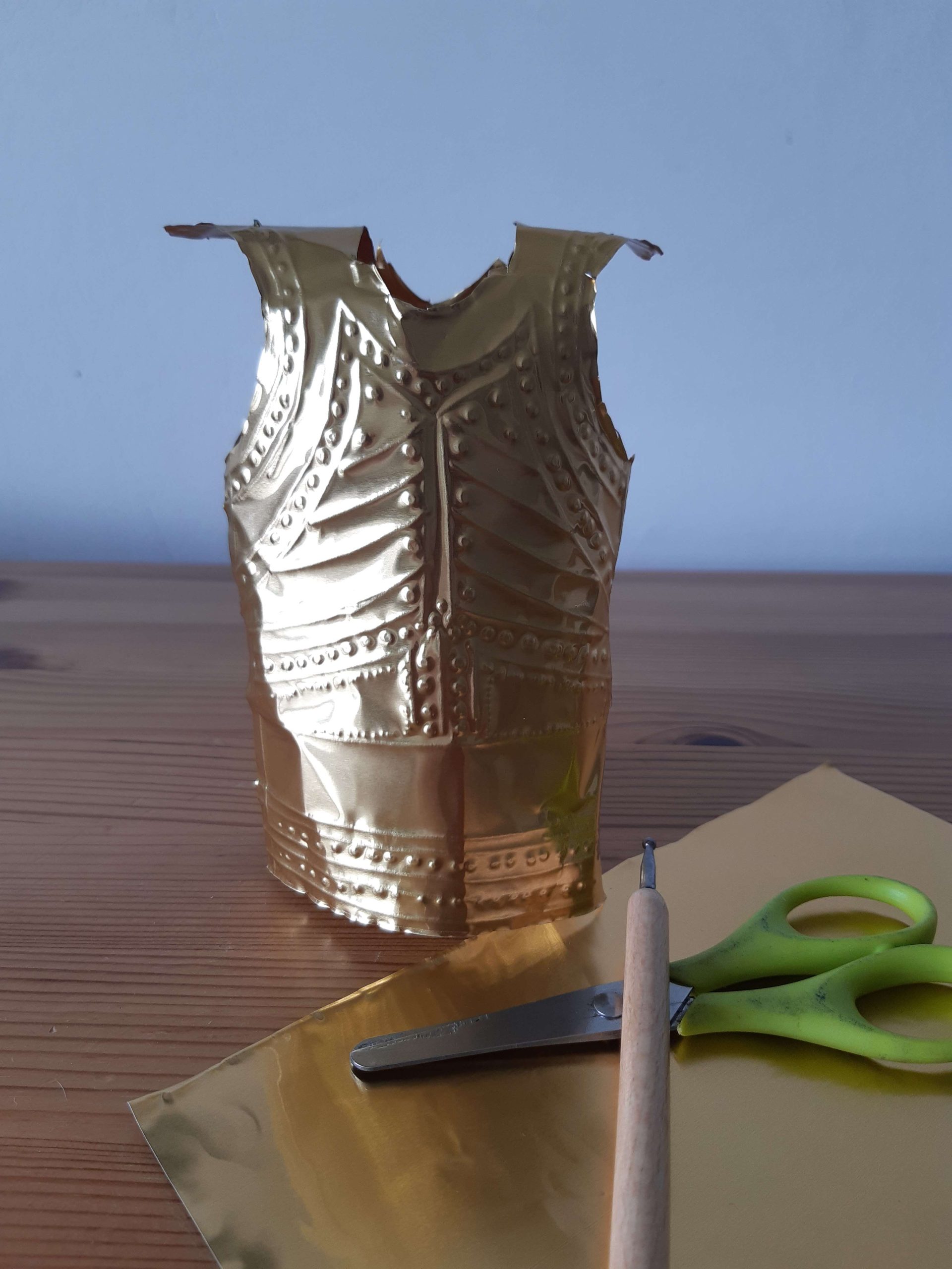 Cuirasse miniature repoussée