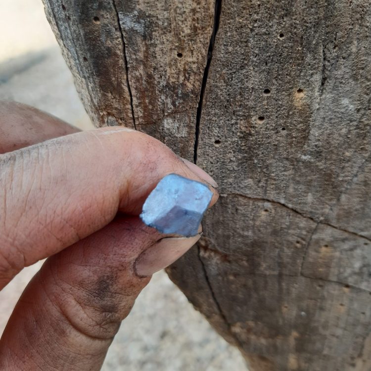 Clou à tête diamant forgé