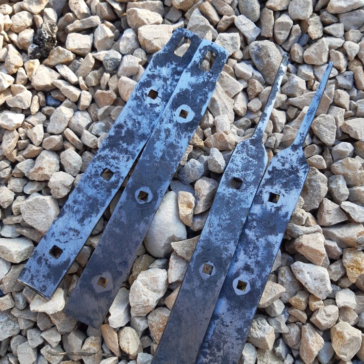 Charnières préparées pour assemblage